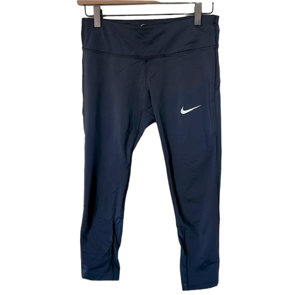 Nike Cropped Leggings - Picture 4 of 9